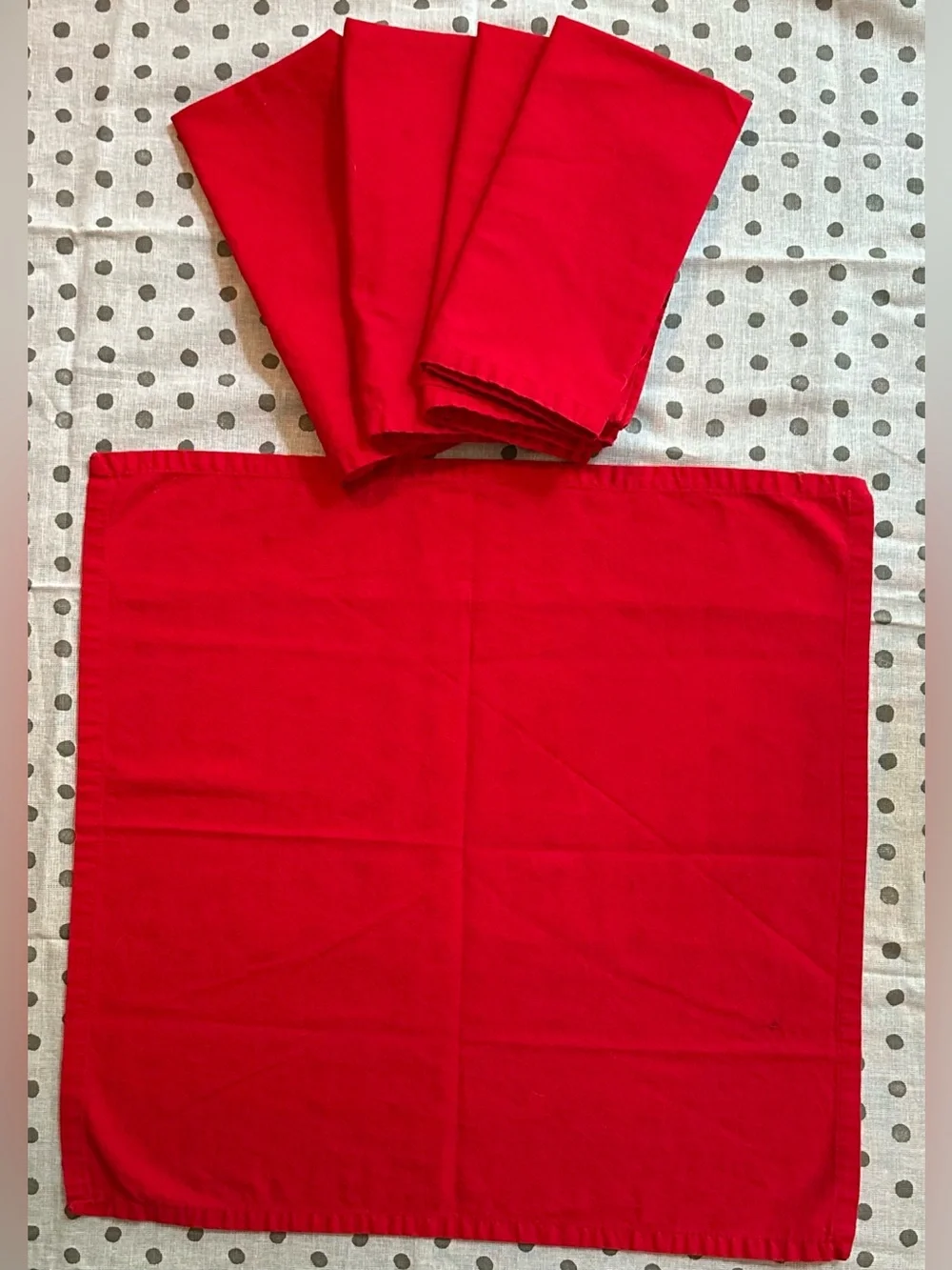 Set of 5 cloth napkins • deep red